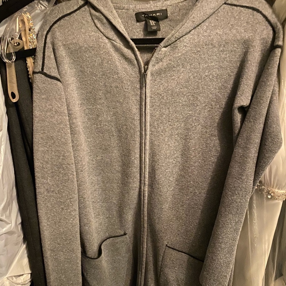 BRAND NEW NEVER WORN SZ S GRAY LONG SWEATER